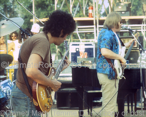 Photo of Mike Bloomfield of Electric Flag playing his 1959 Gibson Les Paul in 1974 by Marty Temme