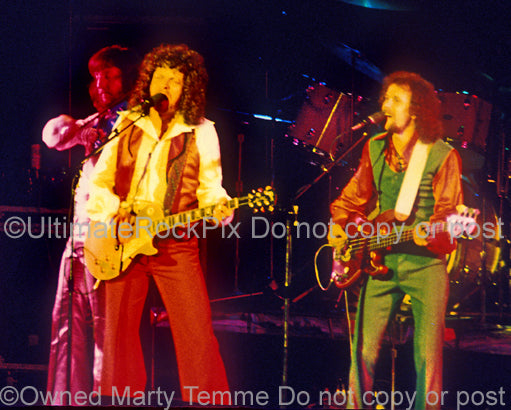 Photo of Jeff Lynne and Kelly Groucutt of ELO in 1975 by Marty Temme