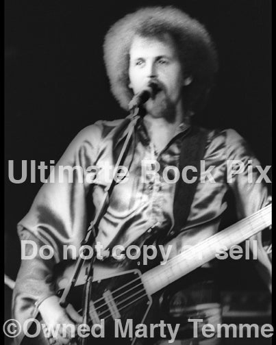 Photo of Kelly Groucutt of Electric Light Orchestra in concert in 1977 by Marty Temme