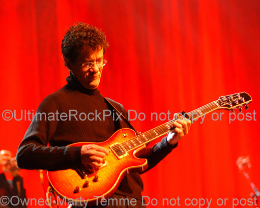 Photo of guitarist Jon Herington of Steely Dan in concert by Marty Temme
