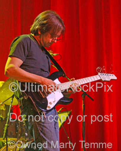 Photo of guitarist Wayne Krantz of Steely Dan in concert by Marty Temme