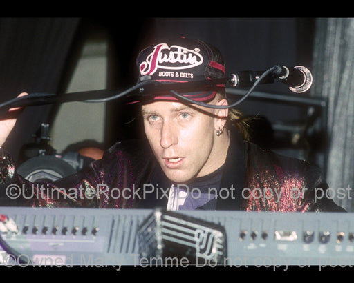 Photo of Roddy Bottum of Faith No More in concert in 1991 by Marty Temme