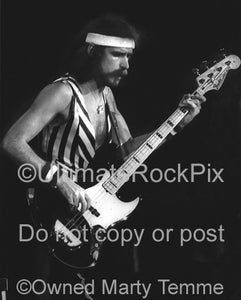 Photo of bassist Craig MacGregor of Foghat in concert in 1980 by Marty Temme