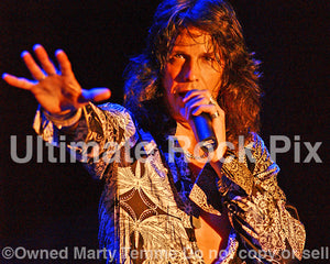 Photo of Kelly Hansen of Foreigner in Concert in 2008 by Marty Temme