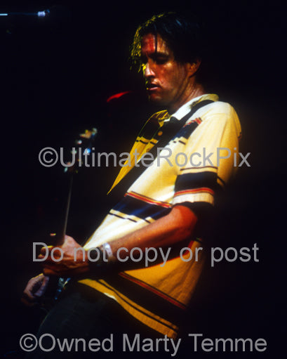 Photo of Scott Hill of Fu Manchu in concert in 2002 by Marty Temme
