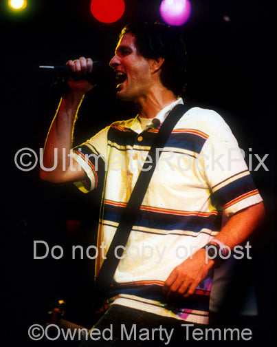 Photo of Scott Hill of Fu Manchu performing in concert in 2002 by Marty Temme