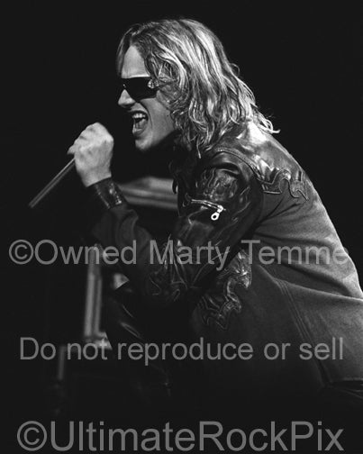 Black and white photo of Brett Scallions of Fuel in concert by Marty Temme