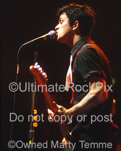 Photo of Billie Joe Armstrong of Green Day performing in concert in 2002 by Marty Temme