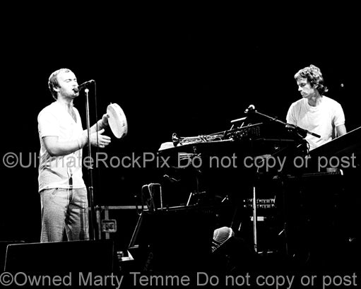 Photo of Phil Collins and Tony Banks of Genesis in concert in 1977 by Marty Temme