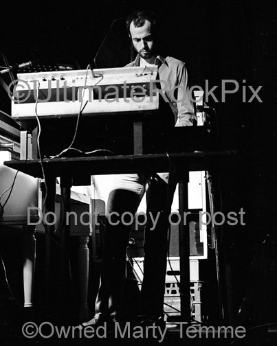 Photo of keyboardist Kerry Minnear of Gentle Giant in concert in 1980 by Marty Temme