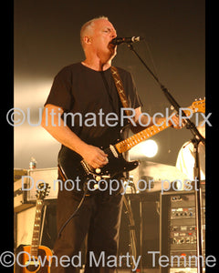 Photo of guitarist David Gilmour of Pink Floyd in concert by Marty Temme