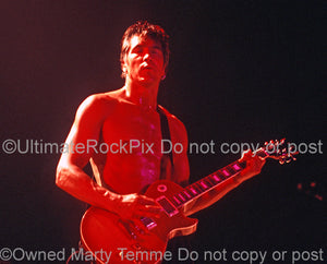 Photo of George Lynch of Dokken playing a Les Paul in concert in 1995 by Marty Temme