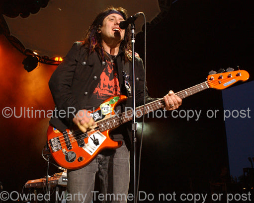 Photo of Robby Takac of Goo Goo Dolls in concert by Marty Temme