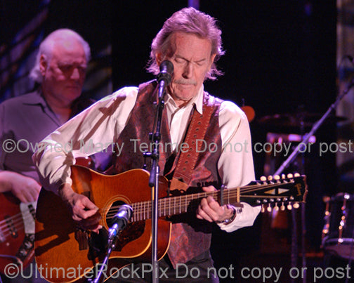 Photo of Gordon Lightfoot in concert in 2007 by Marty Temme