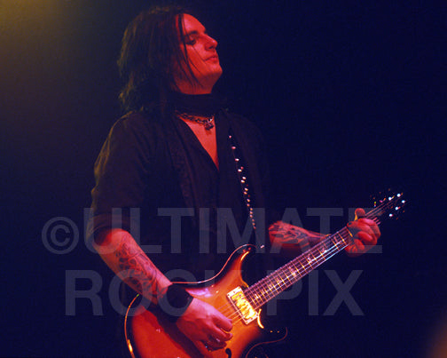 Photo of guitarist Alex Grossi in concert by Marty Temme