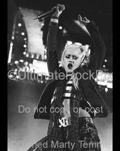 Photo of singer Gwen Stefani in concert in 2004 by Marty Temme