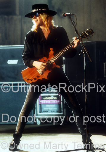 Photo of Mark Kendall of Great White onstage in 1992 by Marty Temme