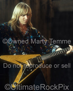 Photo of Michael Lardie of Great White in concert in 1992 by Marty Temme