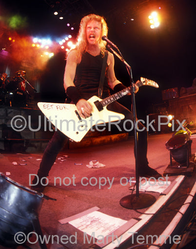 Photo of musician James Hetfield of Metallica in concert in 1989 by Marty Temme