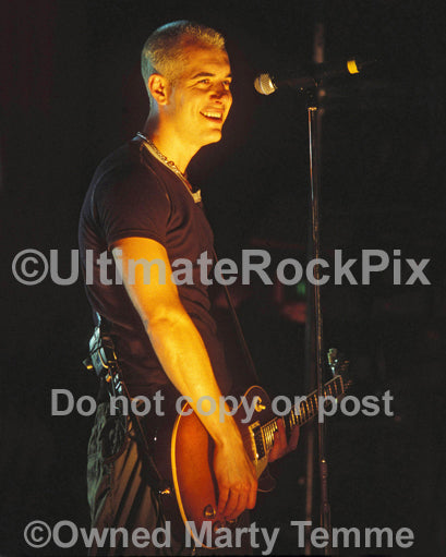 Photo of Nick Hexum of 311 in concert by Marty Temme