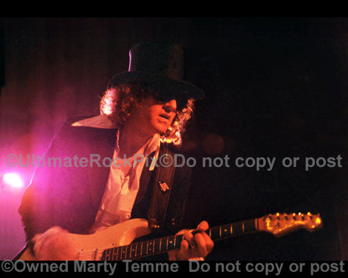 Photo of Ian Hunter in concert in 1981 by Marty Temme