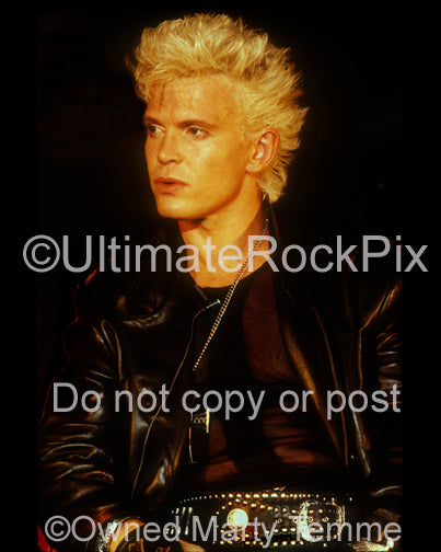 Photo of singer Billy Idol in concert in 1990 by Marty Temme