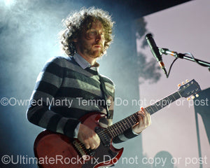 Photo of Mike Einziger of Incubus playing a Gibson SG in concert by Marty Temme