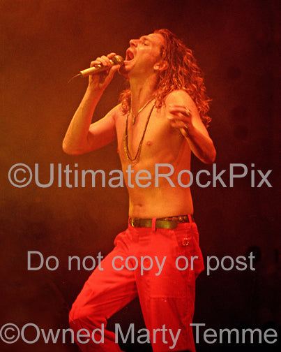 Photo of singer Michael Hutchence of INXS in concert in 1988 by Marty Temme