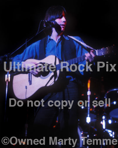 Photo of singer-songwriter Jackson Browne in concert in 1974 by Marty Temme