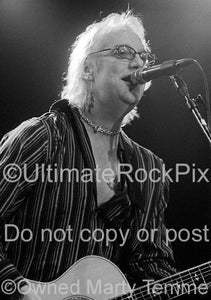 Photo of Jani Lane of Warrant in concert in 2005 by Marty Temme