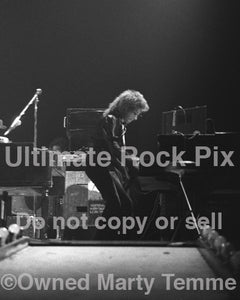 Photo of keyboardist Seth Justman of The J. Geils Band in concert in 1972 by Marty Temme