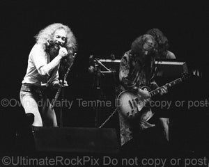 Photo of Ian Anderson and Martin Barre of Jethro Tull onstage in 1973 by Marty Temme