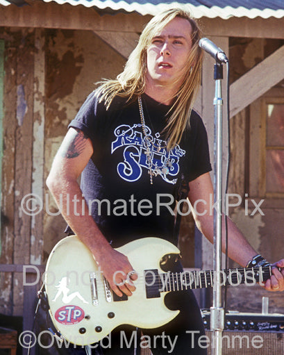 Photo of Brian Baker of Junkyard in concert in 1989 by Marty Temme