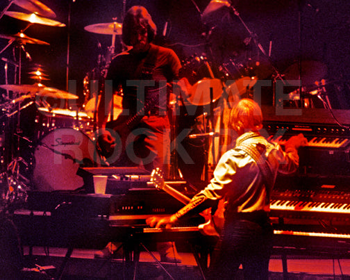 Photo of Kerry Livgren and Dave Hope of Kansas in concert in 1979 - kansasdhkl792