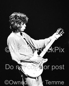Photo of Keith Richards playing a Les Paul Junior doublecut in concert in 1979 by Marty Temme