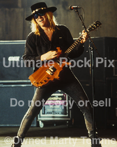 Photo of Mark Kendall of Great White in concert in 1992 by Marty Temme