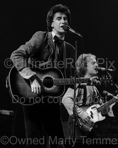 Photo of Ray Davies of The Kinks playing acoustic guitar in 1979 by Marty Temme