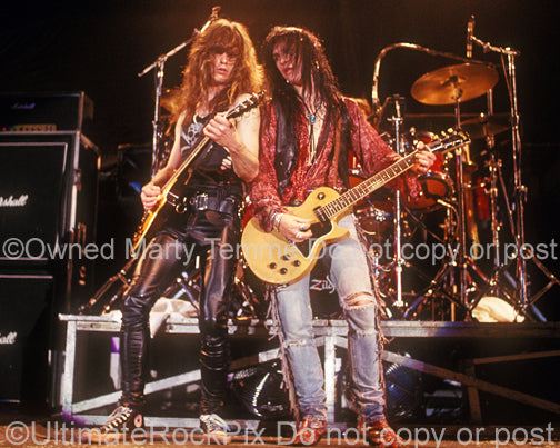 Photo of Ronnie Younkins and Brian Forsythe of Kix in concert in 1989 by Marty Temme