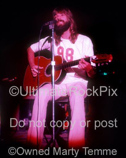 Photo of Kenny Loggins of Loggins and Messina in concert in 1973 by Marty Temme