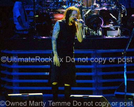 Photo of Jonathan Davis of Korn in concert in 2006 by Marty Temme