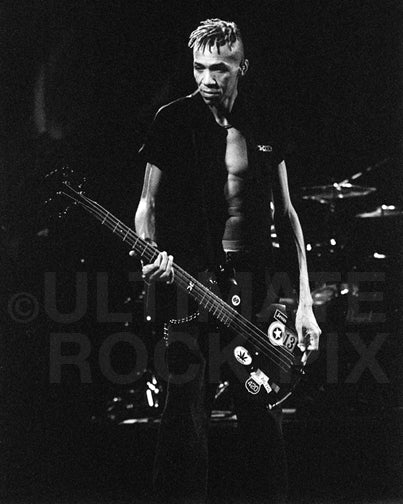 Photo of Doug Pinnick of King's X in concert in 2003 by Marty Temme