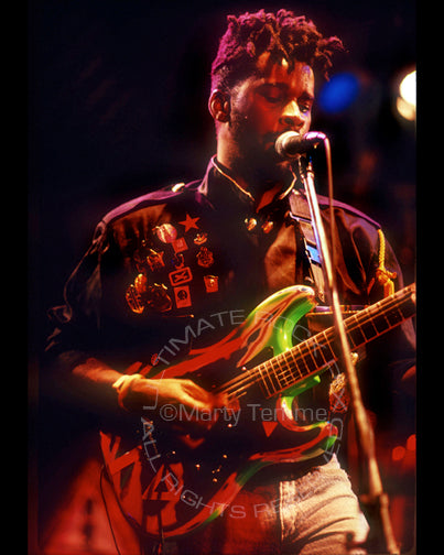 Photo of Vernon Reid of Living Colour in concert in 1988 by Marty Temme