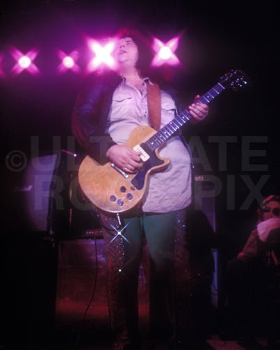 Photo of guitarist Leslie West of Mountain in concert in 1975 by Marty Temme