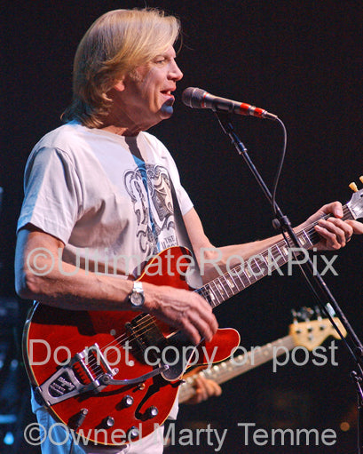 Photo of Justin Hayward of The Moody Blues in concert by Marty Temme