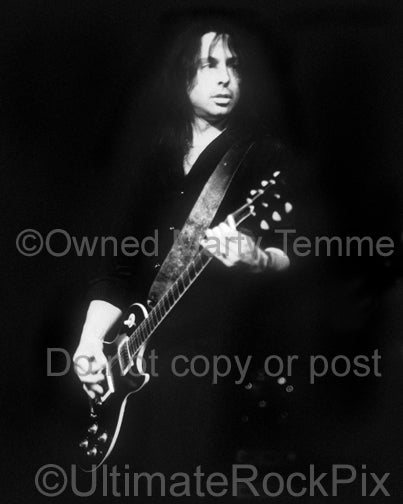 Photo of guitarist Al Pitrelli in concert by Marty Temme