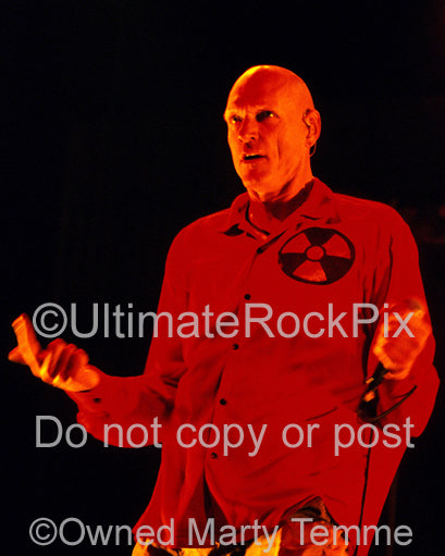 Photo of singer Peter Garrett of Midnight Oil in concert in 2002 by Marty Temme