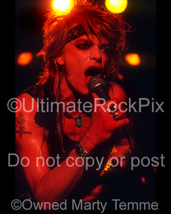 Photo of singer Michael Monroe in concert by Marty Temme
