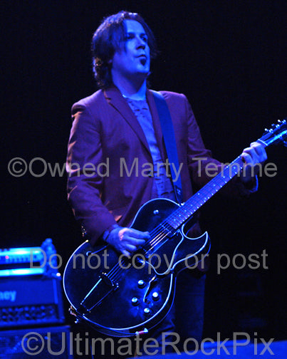 Photo of Mark Gemini Thwaite of Peter Murphy in concert in 2008
