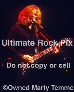 Photo of guitarist Dave Mustaine of Megadeth onstage in 2000 by Marty Temme