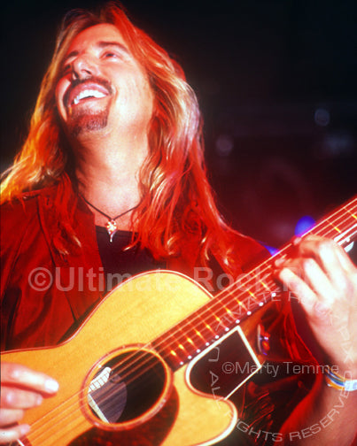 Photo of Jeff Watson of Night Ranger in concert by Marty Temme
